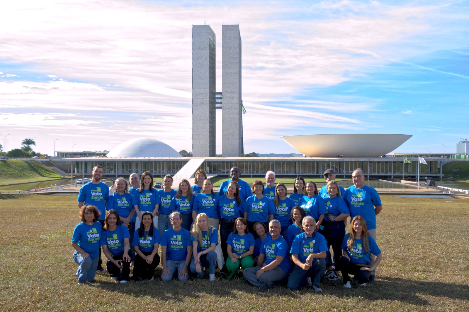 Grupo do movimento Meu Voto pela Saúde em frente ao Congresso Nacional, em Brasília